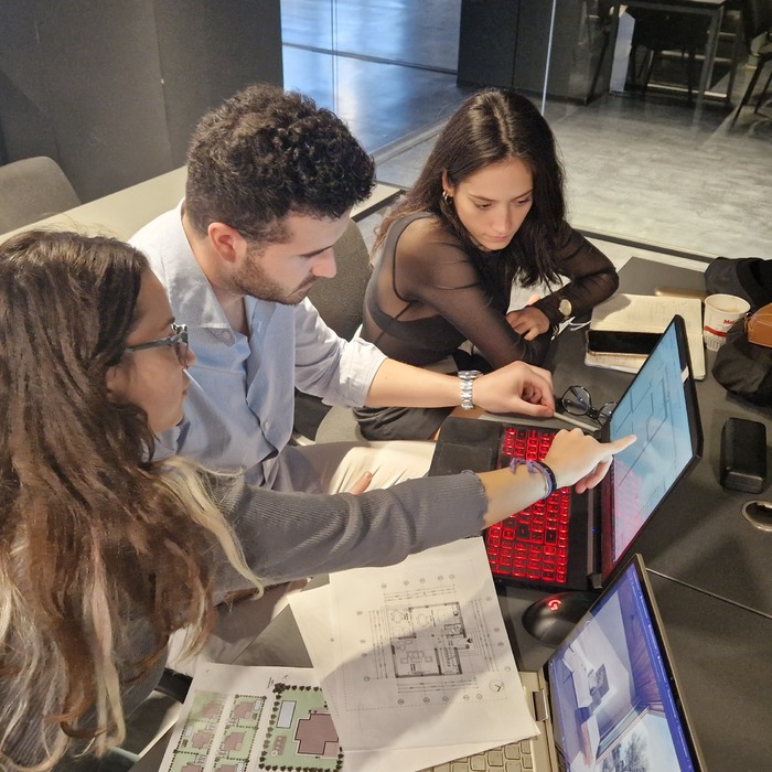 20231115-141521_700x700_crop_478b24840a